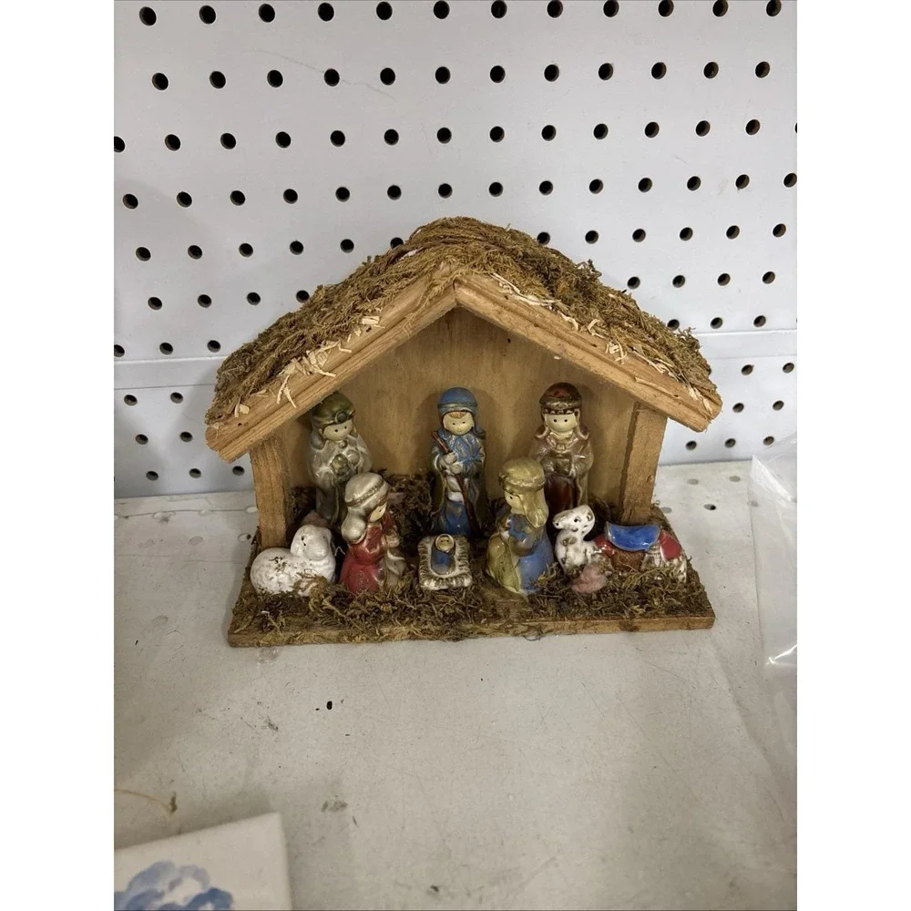 Vtg MCM Nativity Scene Porcelain Figures Wood‎ Stable  Christmas Creche Lovely!
